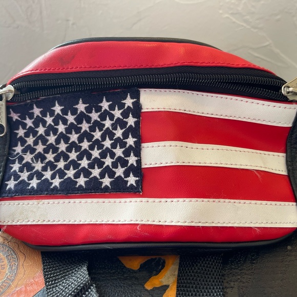 Vintage 1980s leather American Flag Fanny pack - Picture 2 of 4